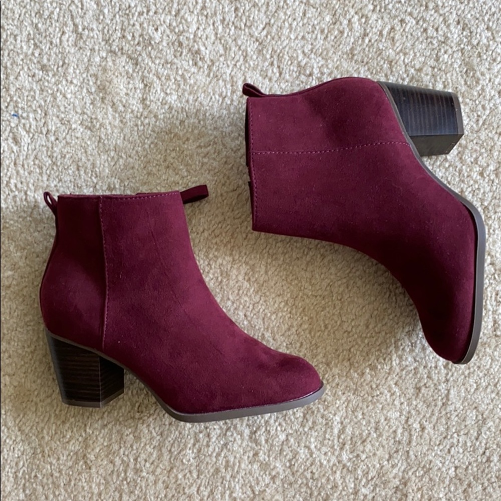 NWOT Maroon Booties